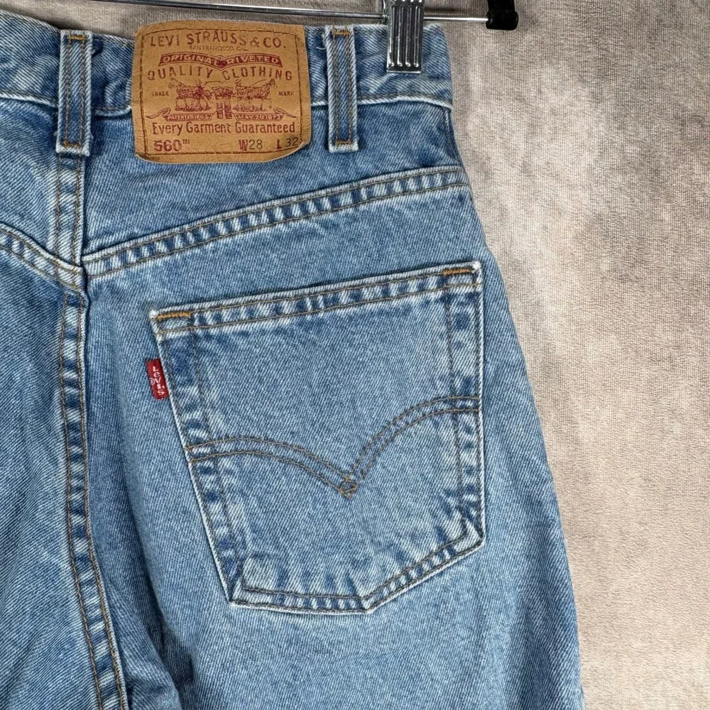 Vintage Levi's Jeans Mens 28x32 Blue 560 Loose Fit Tapered Leg‎ Light Wash Y2K